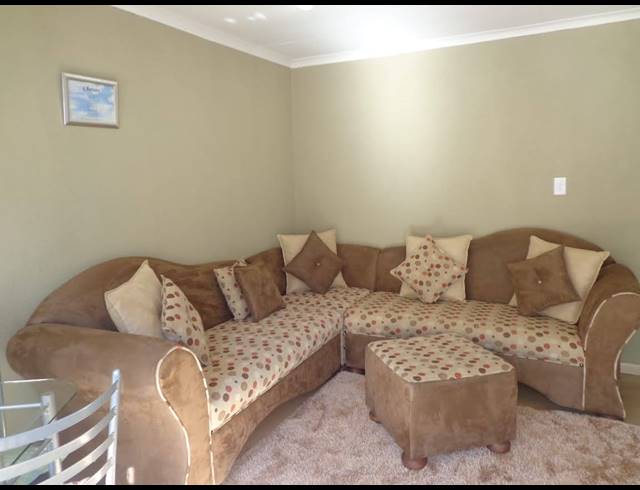 4 BEDROOM HOUSE FOR SALE IN THE ORCHARDS